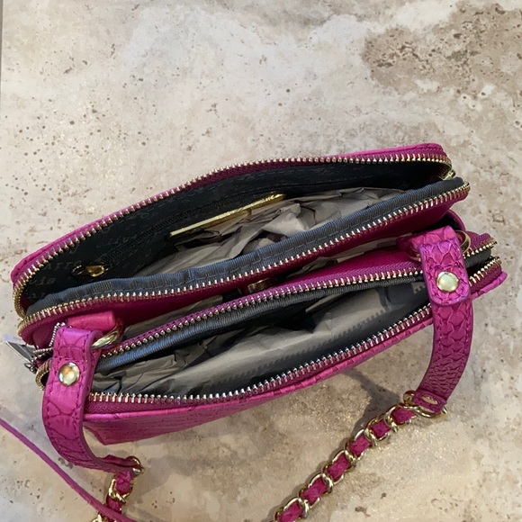 Crossbody bag gold chain faux alligator skin pink - Picture 11 of 16